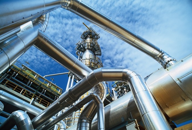 What is the recommended flow rate for a typical stainless steel filter?